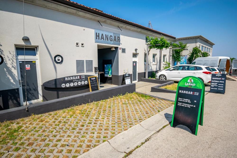 Hangar Apartments Izola Bagian luar foto